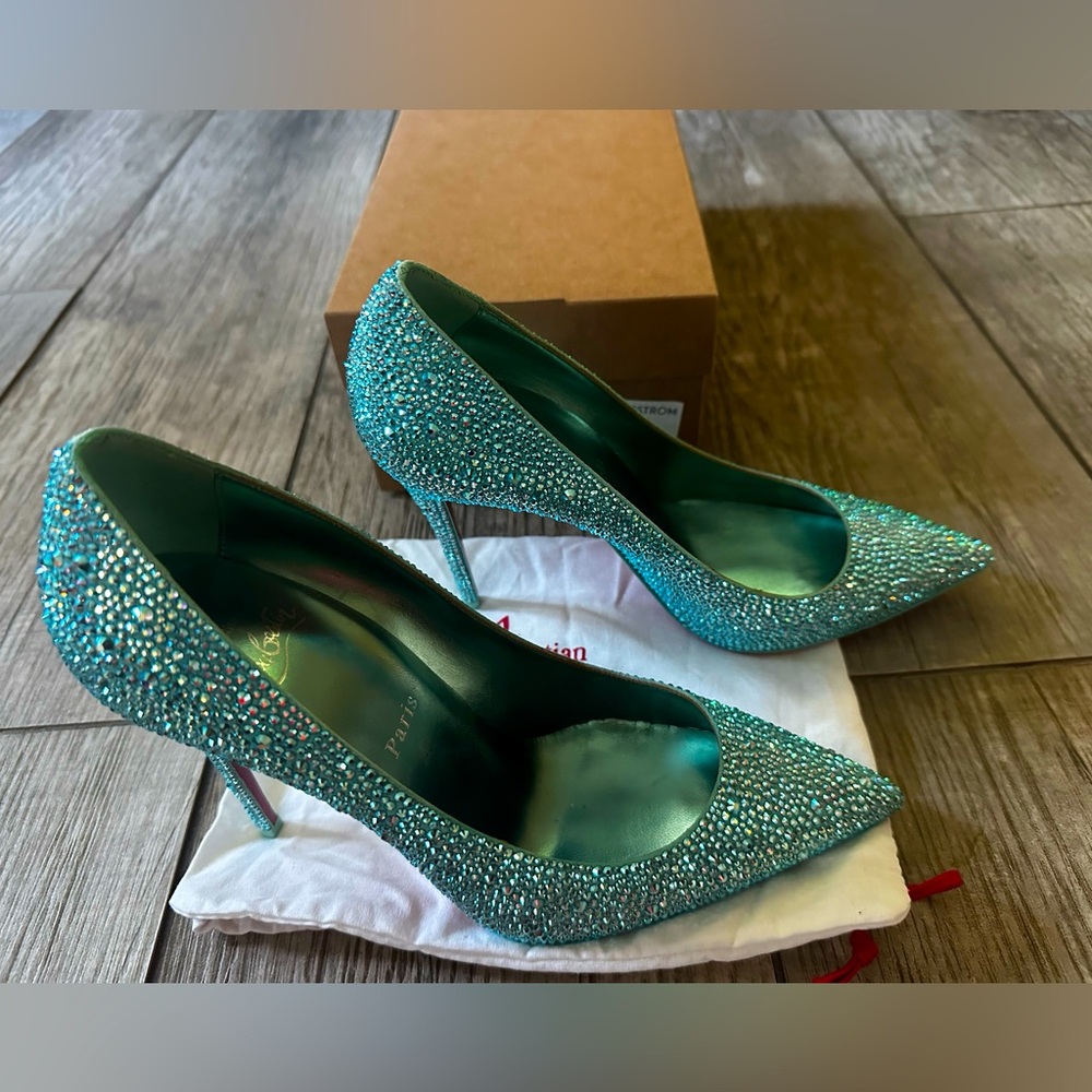 *NEW* 39 Sparkly ✨🩵 ✨Strass Crystal Christian Louboutin Pumps
